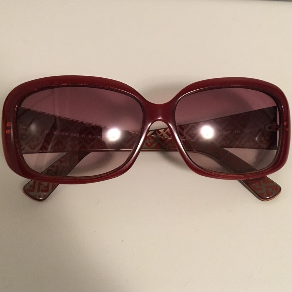 FENDI classic red sunglasses 😎
